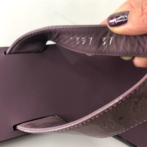 Gucci Interlocking GG Logo Emboss Purple Patent Leather Thong Flats Sandals 37 - Picture 7 of 9